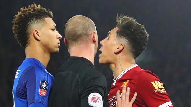 Maguire ôm kình địch - Bóng Đá