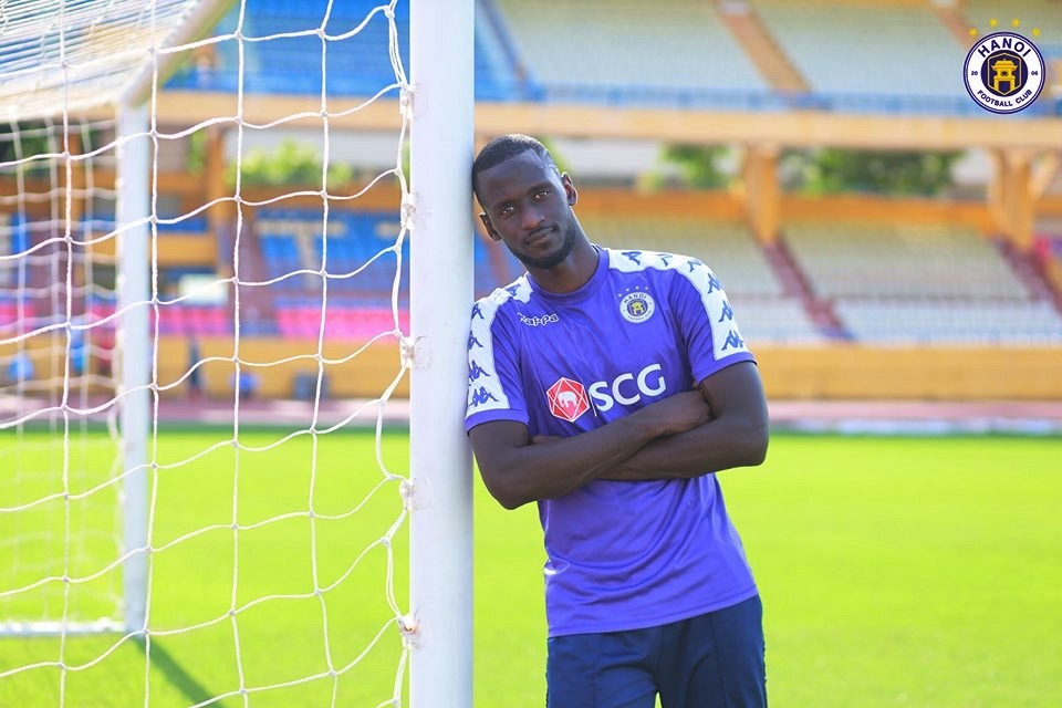 Quang Hải, Văn Hậu có đồng đội mới thay thế Oseni - Bóng Đá