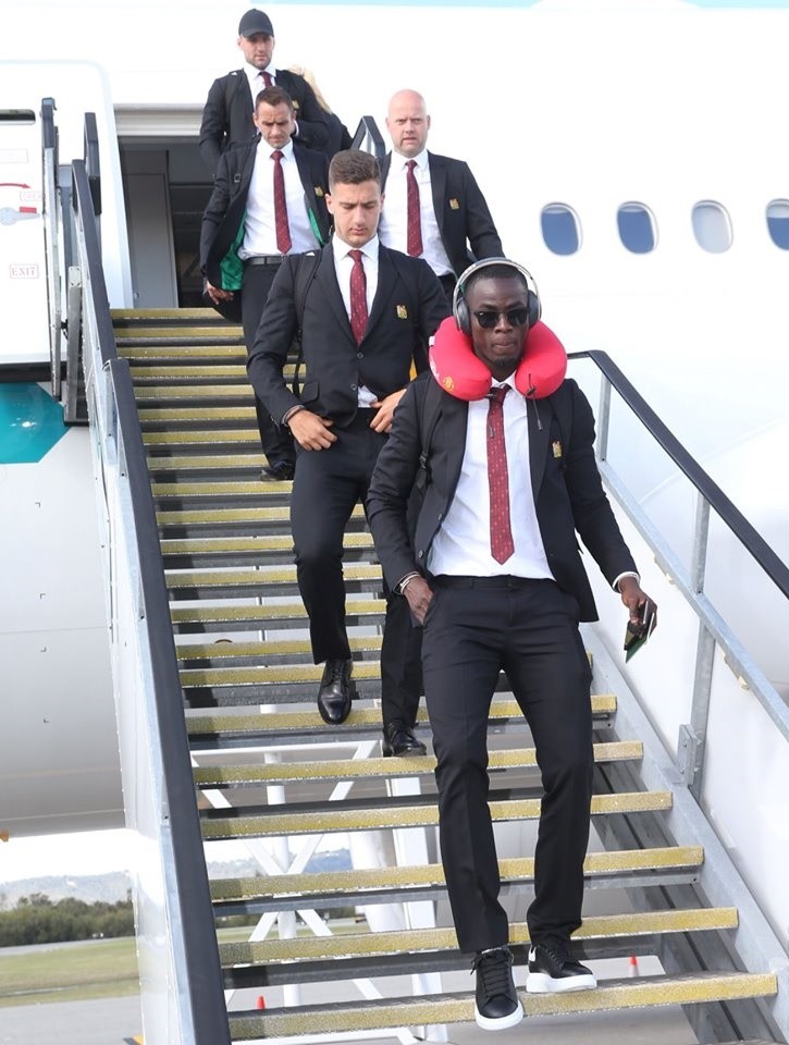 Reds arrive in Perth!  - Bóng Đá