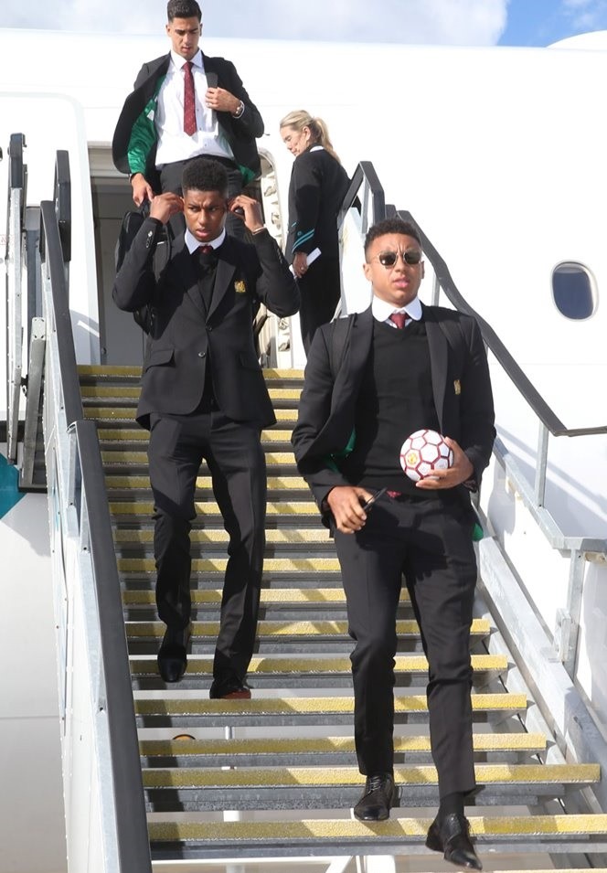 Reds arrive in Perth!  - Bóng Đá
