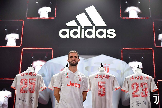 Ảnh: Juventus chính thức công bố áo đấu thứ 2 - Bóng Đá