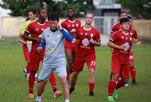 Từ câu chuyện của TPHCM: Bao giờ một đội V-League mới có sân riêng? - Bóng Đá