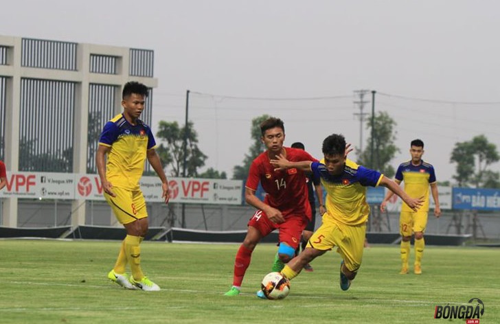 18h00 Trực tiếp U23 Việt Nam 1-0 U18 Việt Nam: Việt Cường mở tỉ số - Bóng Đá