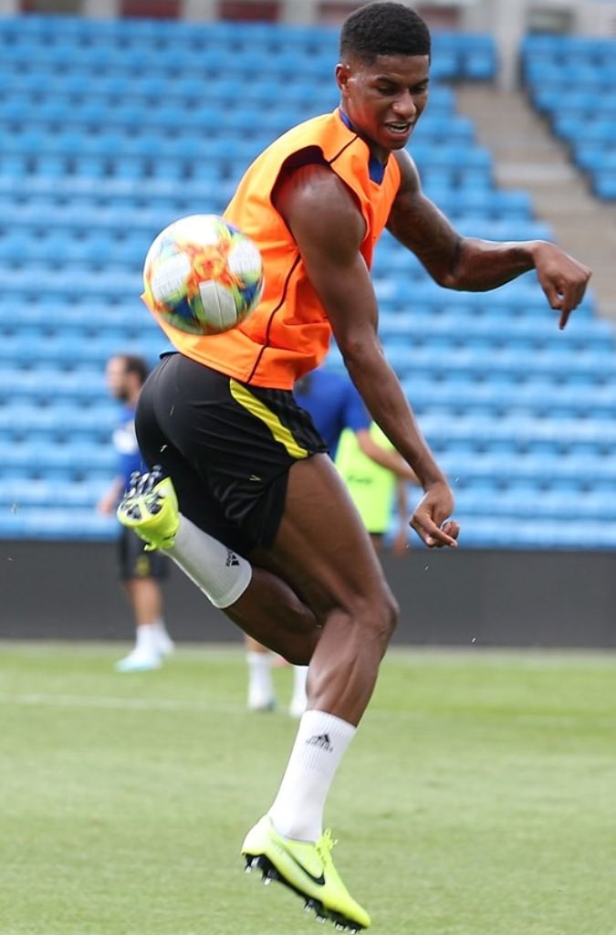 Man Utd tập luyện - Bóng Đá