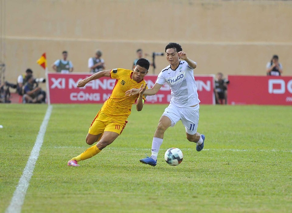 Thua đau HAGL trên sân nhà, HLV Vũ Quang Bảo nói điều tâm đắc với khán giả xứ Thanh - Bóng Đá