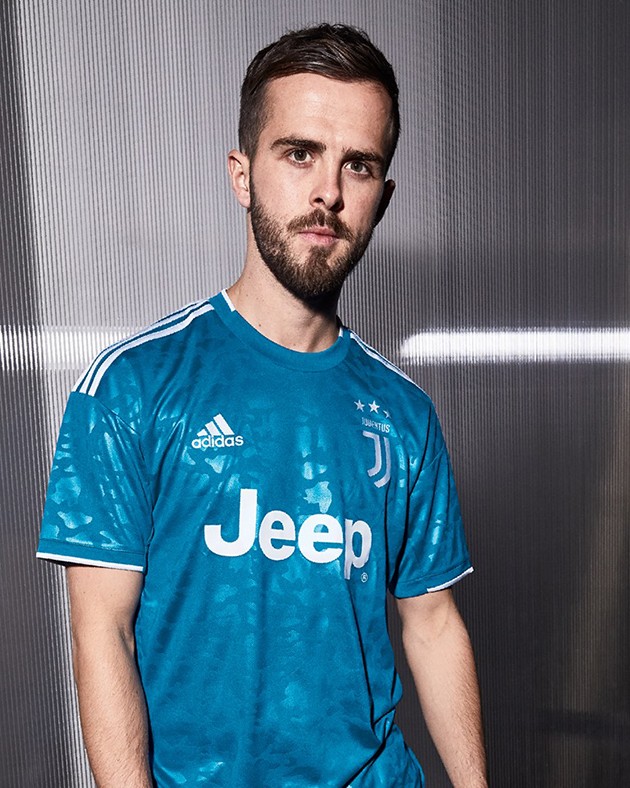Juventus chính thức công bố áo đấu số 3  - Bóng Đá