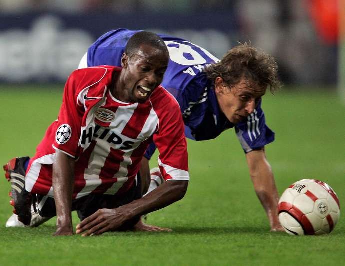 Schalke 04's dream XI if they never sold their best players, featuring Ozil and Neuer - Bóng Đá