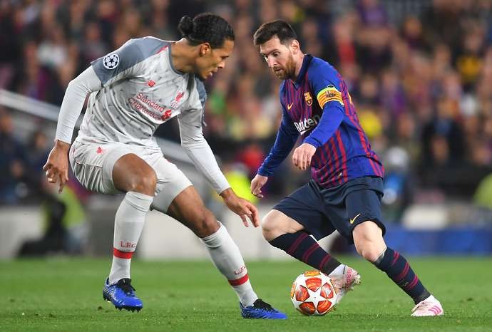 Barcelona fan's video showing Van Dijk isn't a better football than Messi goes viral - Bóng Đá