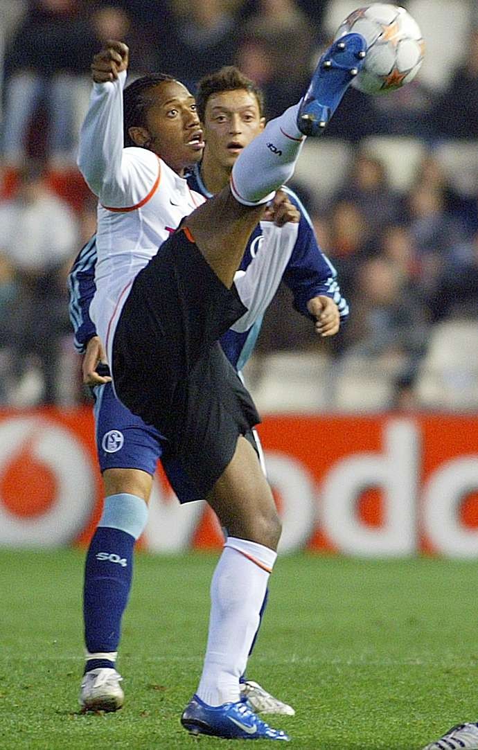 Schalke 04's dream XI if they never sold their best players, featuring Ozil and Neuer - Bóng Đá