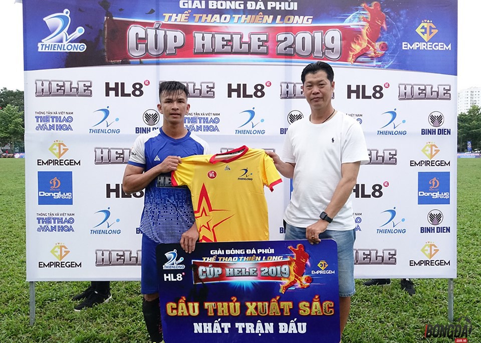 “Nhạc trưởng” Tuấn Vinh xứng danh “siêu phủi” Sài thành - Bóng Đá