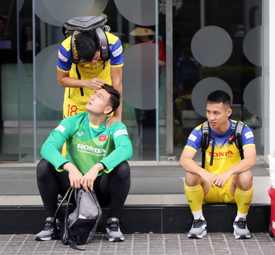 Công Phượng tươi rói trong ngày đầu tập luyện cùng ĐT Việt Nam tại Thái Lan - Bóng Đá