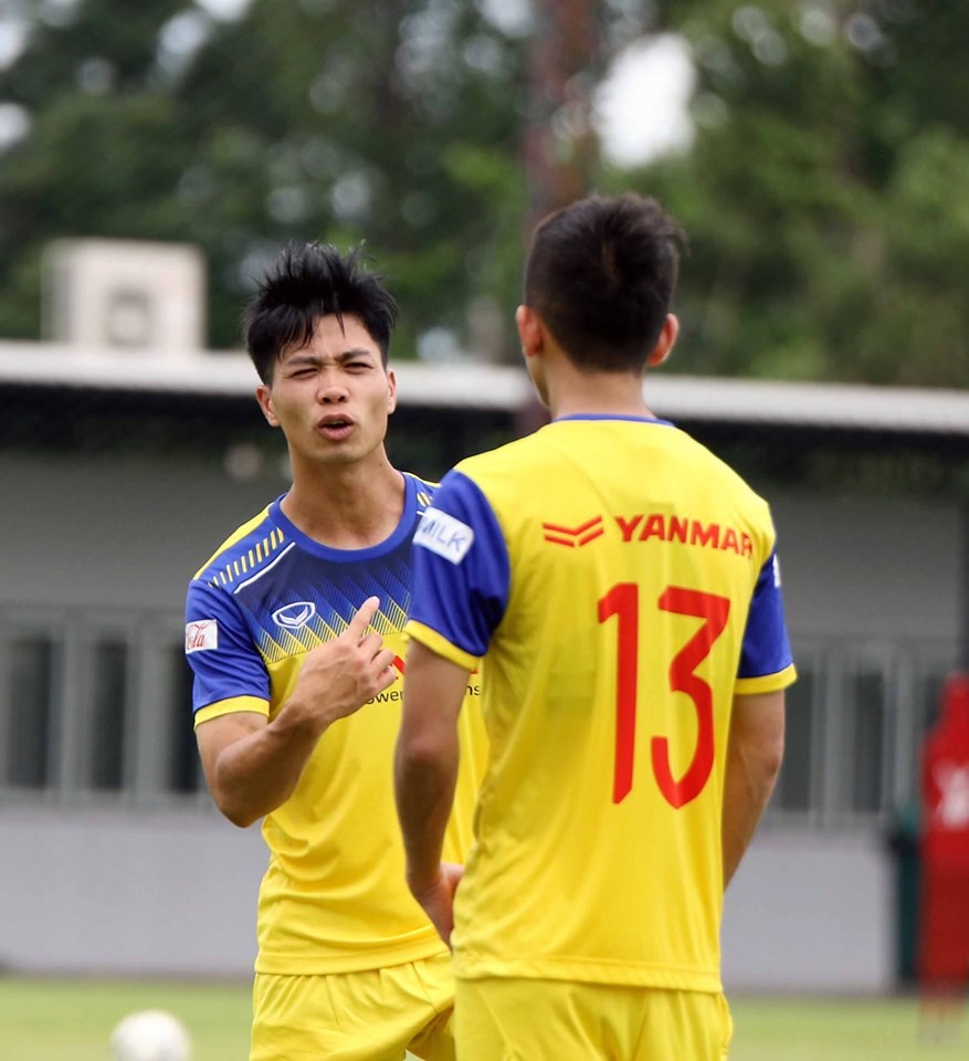 Công Phượng tươi rói trong ngày đầu tập luyện cùng ĐT Việt Nam tại Thái Lan - Bóng Đá