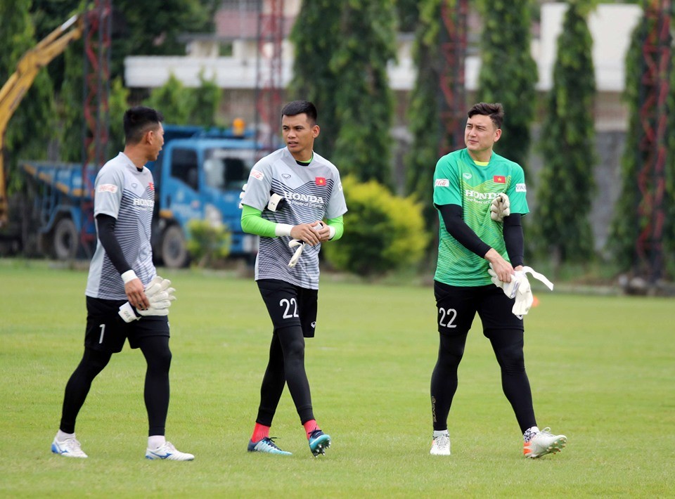 Công Phượng tươi rói trong ngày đầu tập luyện cùng ĐT Việt Nam tại Thái Lan - Bóng Đá