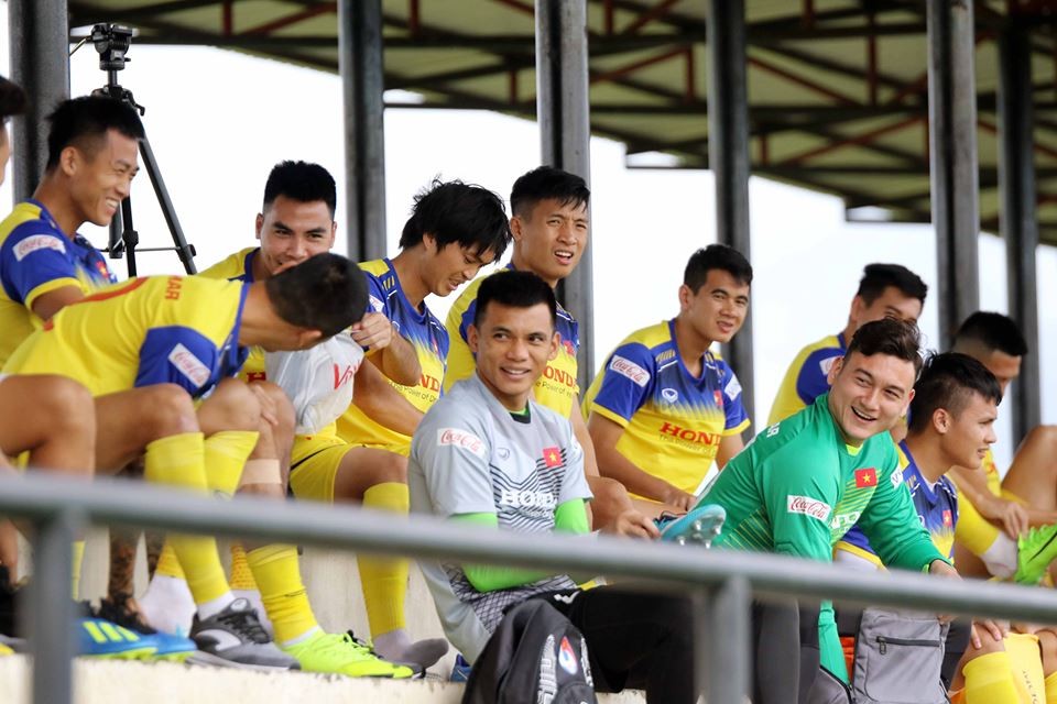 Công Phượng tươi rói trong ngày đầu tập luyện cùng ĐT Việt Nam tại Thái Lan - Bóng Đá