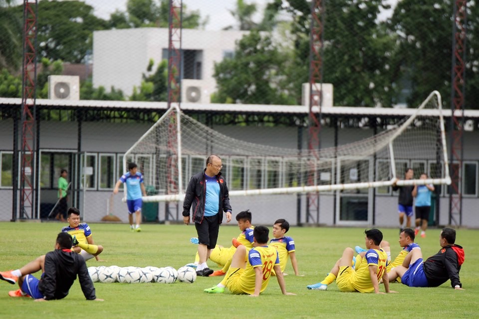 Công Phượng tươi rói trong ngày đầu tập luyện cùng ĐT Việt Nam tại Thái Lan - Bóng Đá