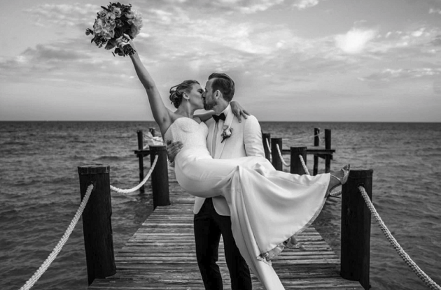 Điểm lại những đám cưới rình rang của các ngôi sao trong Hè này  - Bóng Đá