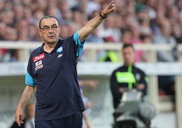 Chùm ảnh: CHÍNH THỨC đến Juventus, Sarri ăn mặc cực kỳ giản dị - Bóng Đá