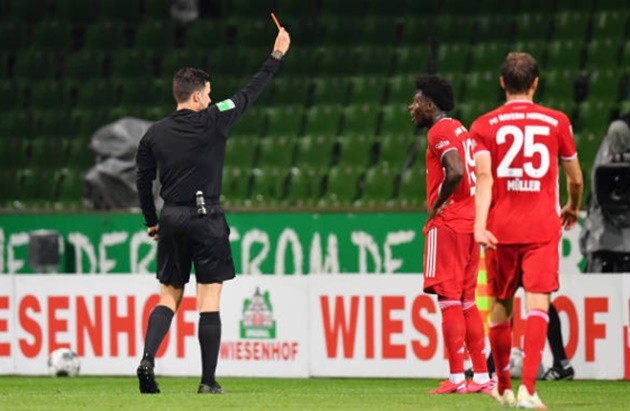 Boateng phất bóng thiên tài + Neuer “tay nhanh hơn não”, Bayern vô địch Bundesliga sớm 2 vòng đấu - Bóng Đá