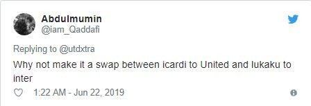 Chelsea stars to be warned over social distancing after Alonso and Kepa stand too close to fans while posing for photos - ảnh Chelsea - Bóng Đá
