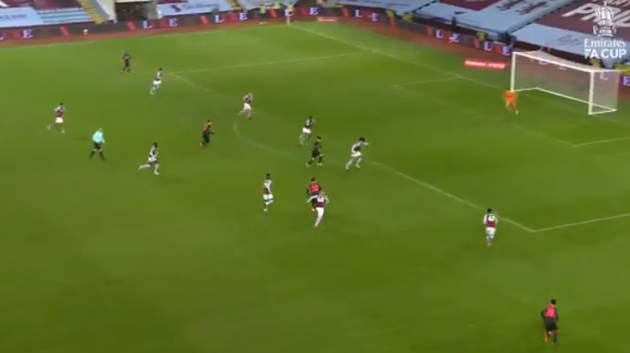 Đường chuyền thiên tài của Thiago dành cho Salah - Bóng Đá