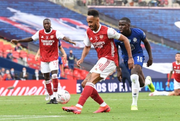 Jorginho shout at Chelsea team-mate Kurt Zouma as he gets skinned by Aubameyang for Arsenal’s FA Cup winning goal - Bóng Đá