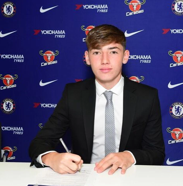 Chelsea’s Billy Gilmour left home aged 16, modelled for Burberry and copies heroes by watching ‘countless YouTube clips’ - Bóng Đá