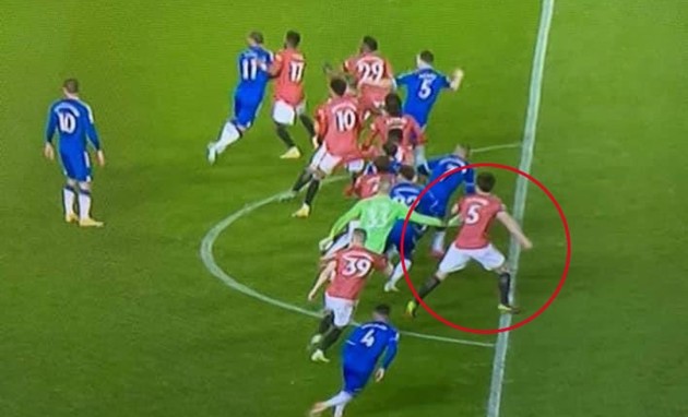 Jamie Carragher says Harry Maguire was not ‘brave enough’ in Manchester United’s draw with Everton - Bóng Đá