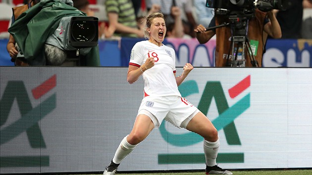 PETER CROUCH: Sanchez giống Fernando Torres - Bóng Đá