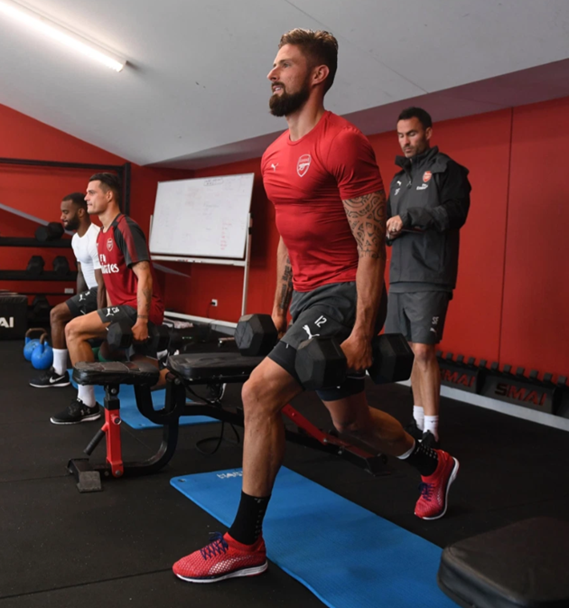 How Chelsea star Olivier Giroud, 34, defies his years with a strict diet and tough fitness plan to keep scoring - Bóng Đá