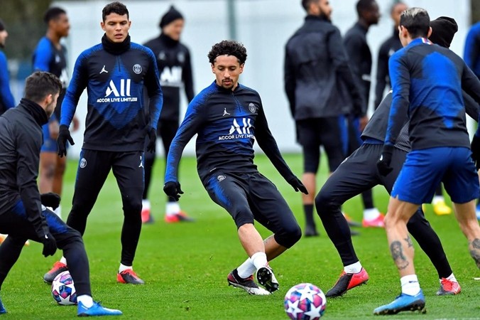 Neymar trains with PSG teammates as Kylian Mbappe struggles with sore throat - Bóng Đá