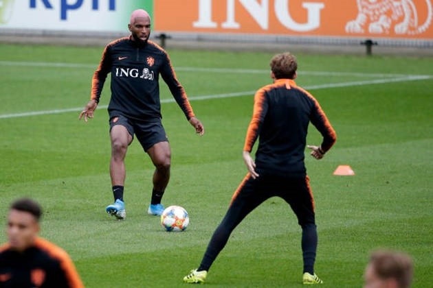 Raheem Sterling và những pha bỏ lỡ chỉ muốn 