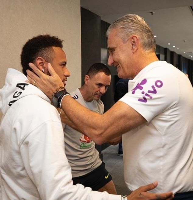 Neymar đến thăm đội tuyển Brazil (Daily Mail) - Bóng Đá