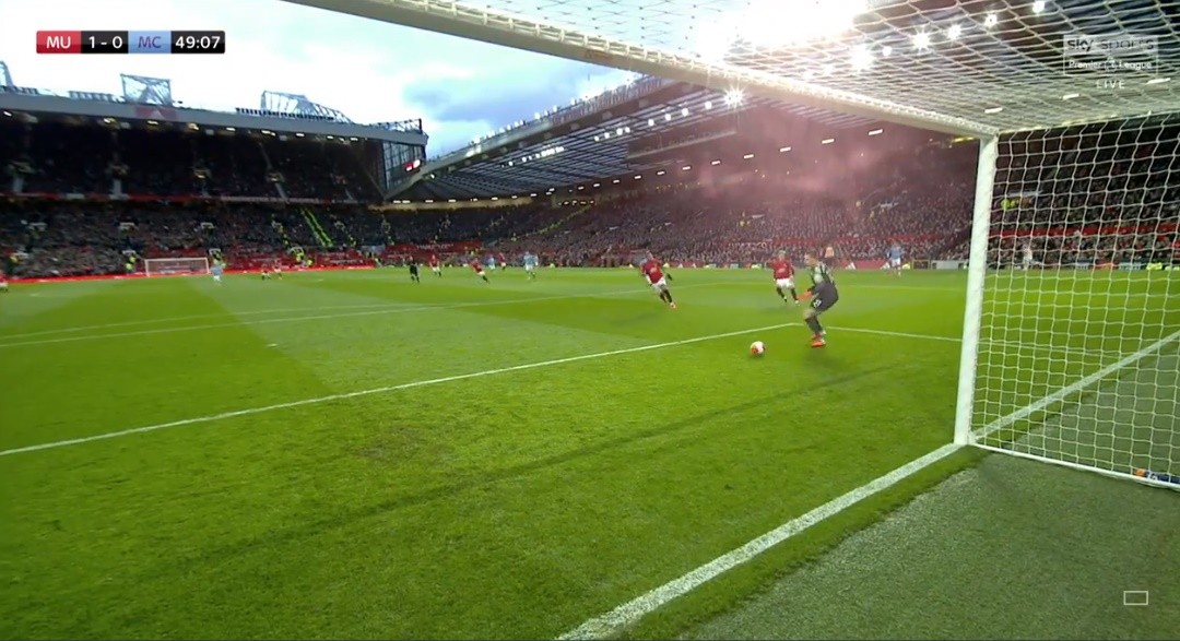 20 hình ảnh thú vị trận derby Manchester: 'Đam mê' United là bất diệt! - Bóng Đá