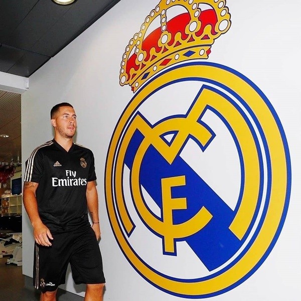 Hazard mặc số 23 của Real - Bóng Đá