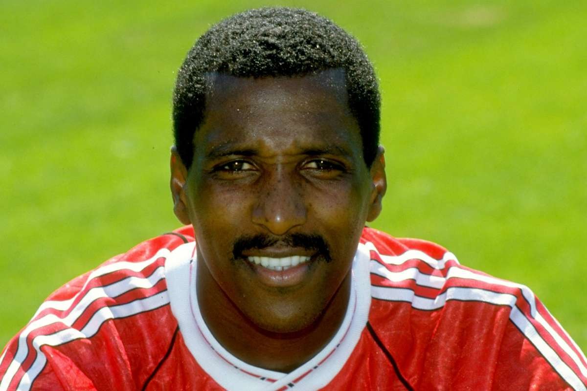 Arsenal's Bukayo Saka could become 8th player to swap Gunners for Man Utd - Bóng Đá