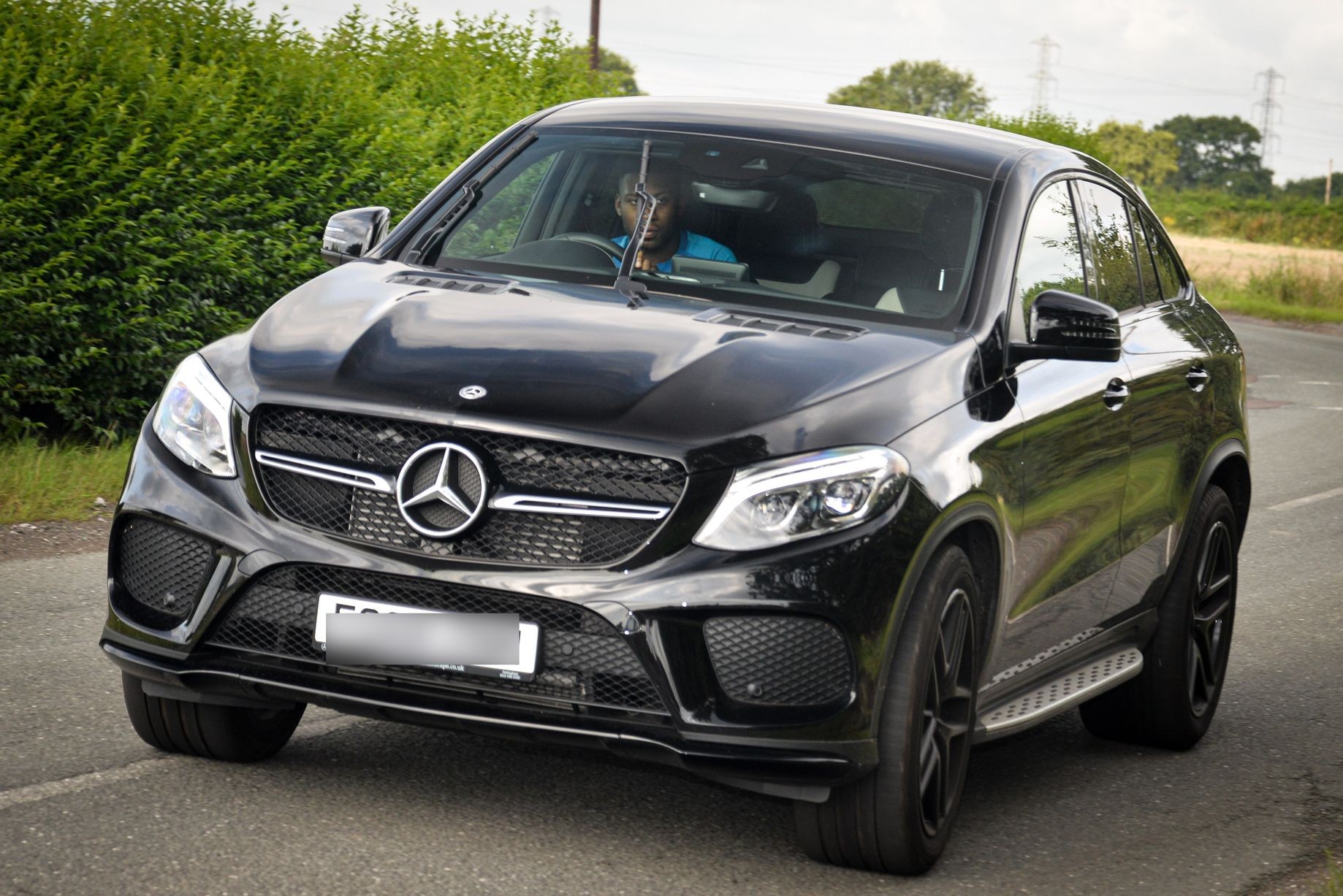 Manchester United players arrive at Carrington on deadline day - Bóng Đá