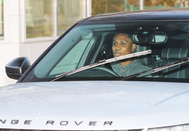 Manchester United players arrive at Carrington on eve of Manchester derby - Bóng Đá