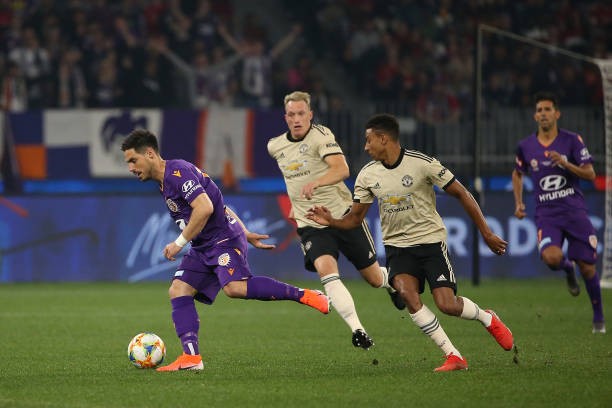 Chỉ đá giao hữu, Man Utd vẫn hút hàng vạn người đến sân xem mình thi đấu - Bóng Đá