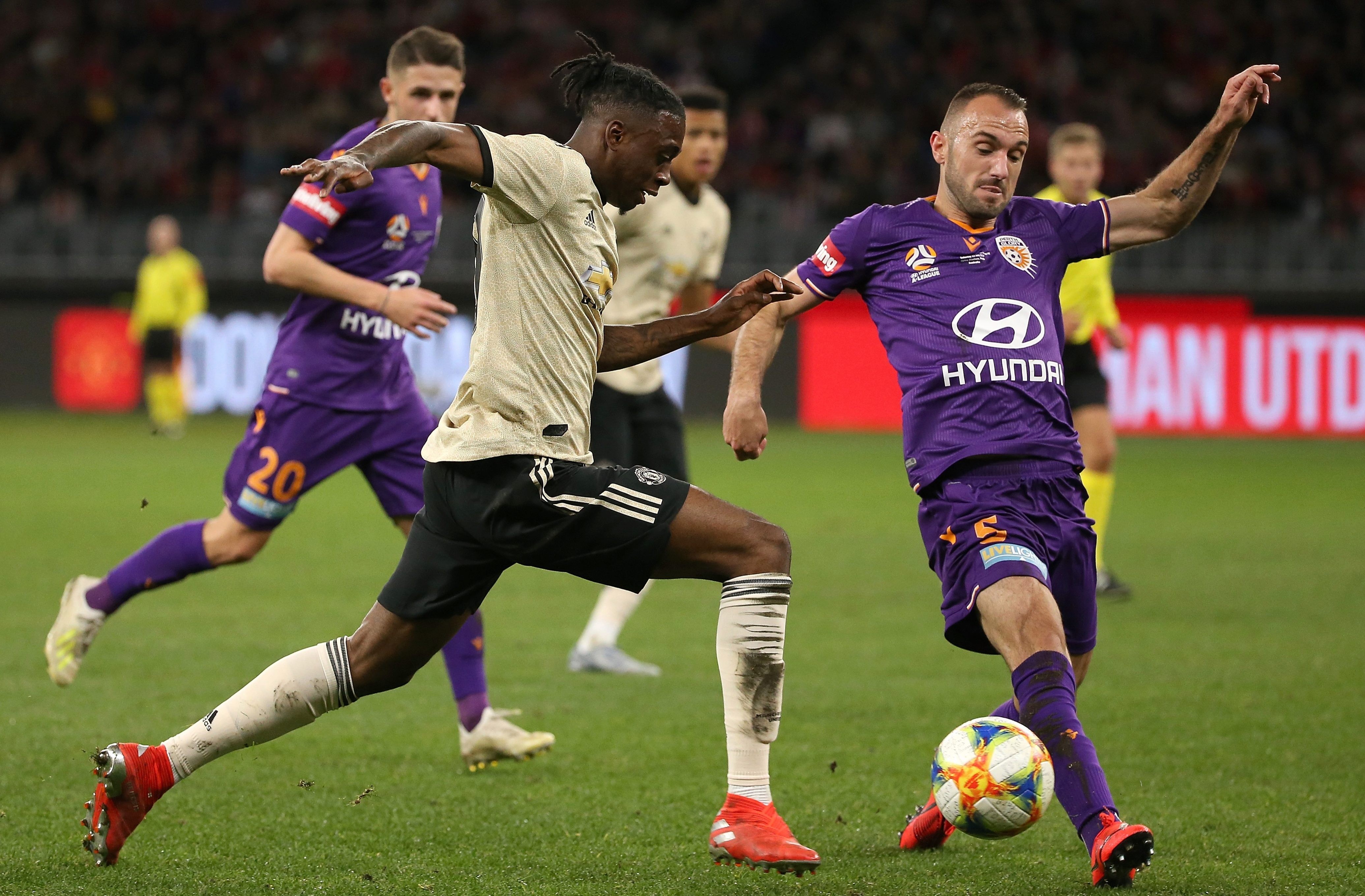 Đá trận đầu cho M.U, James và Wan-Bissaka thể hiện thế nào? - Bóng Đá