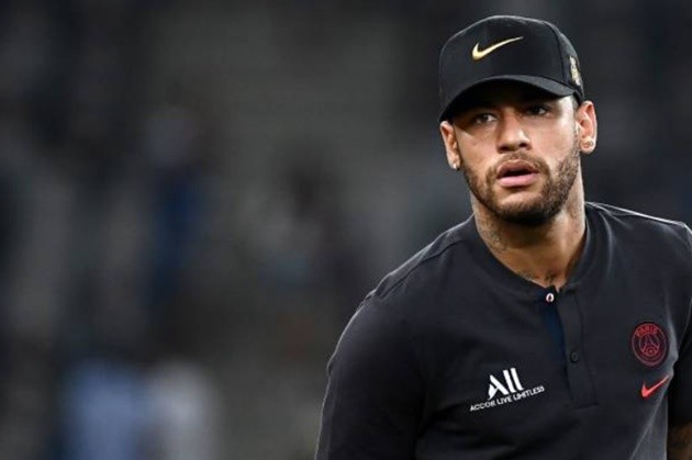 Kylian Mbappe visibly pushes Neymar out of PSG's Super Cup celebrations - Bóng Đá