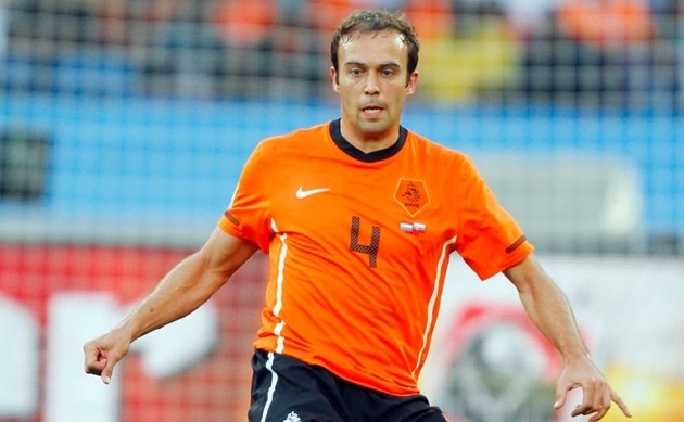 Ra mắt trong giai đoạn 2000 - 2009, ai là người có số lần khoác áo ĐT Hà Lan nhiều nhất? - Bóng Đá