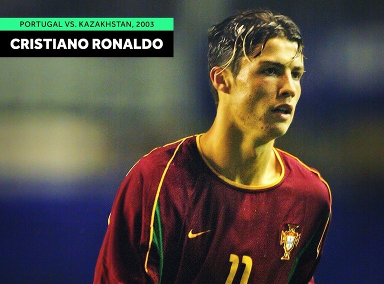 Bất ngờ hình ảnh Ronaldo, Messi & những siêu sao lần đầu ra mắt ĐTQG - Bóng Đá
