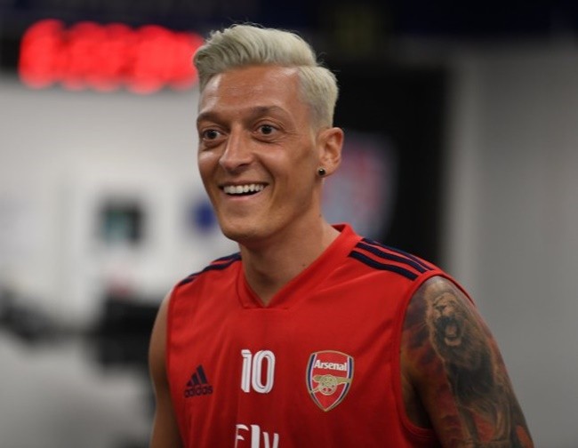 Sau tất cả, Ozil dập tắt dư luận về mối quan hệ với HLV Emery - Bóng Đá