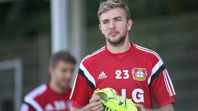 Gotta catch 'em all! Germany World Cup winner Christoph Kramer proudly displays to fans his massive collection of the original 151 Pokemon cards - Bóng Đá