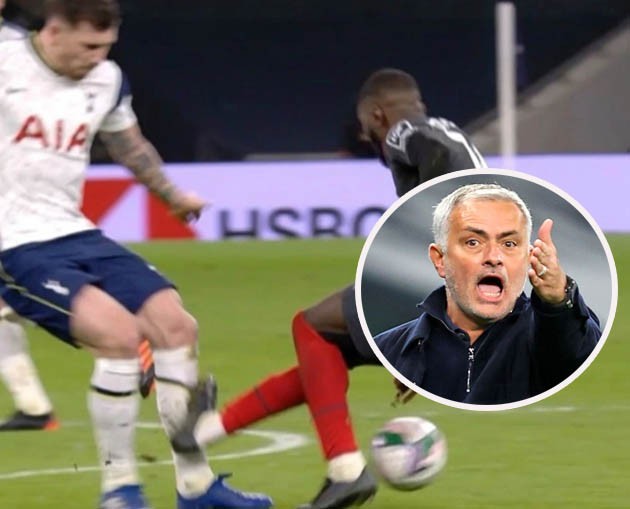 Hojbjerg đổ máu trên sân, Mourinho gửi thông điệp đến cầu thủ Brentford - Bóng Đá