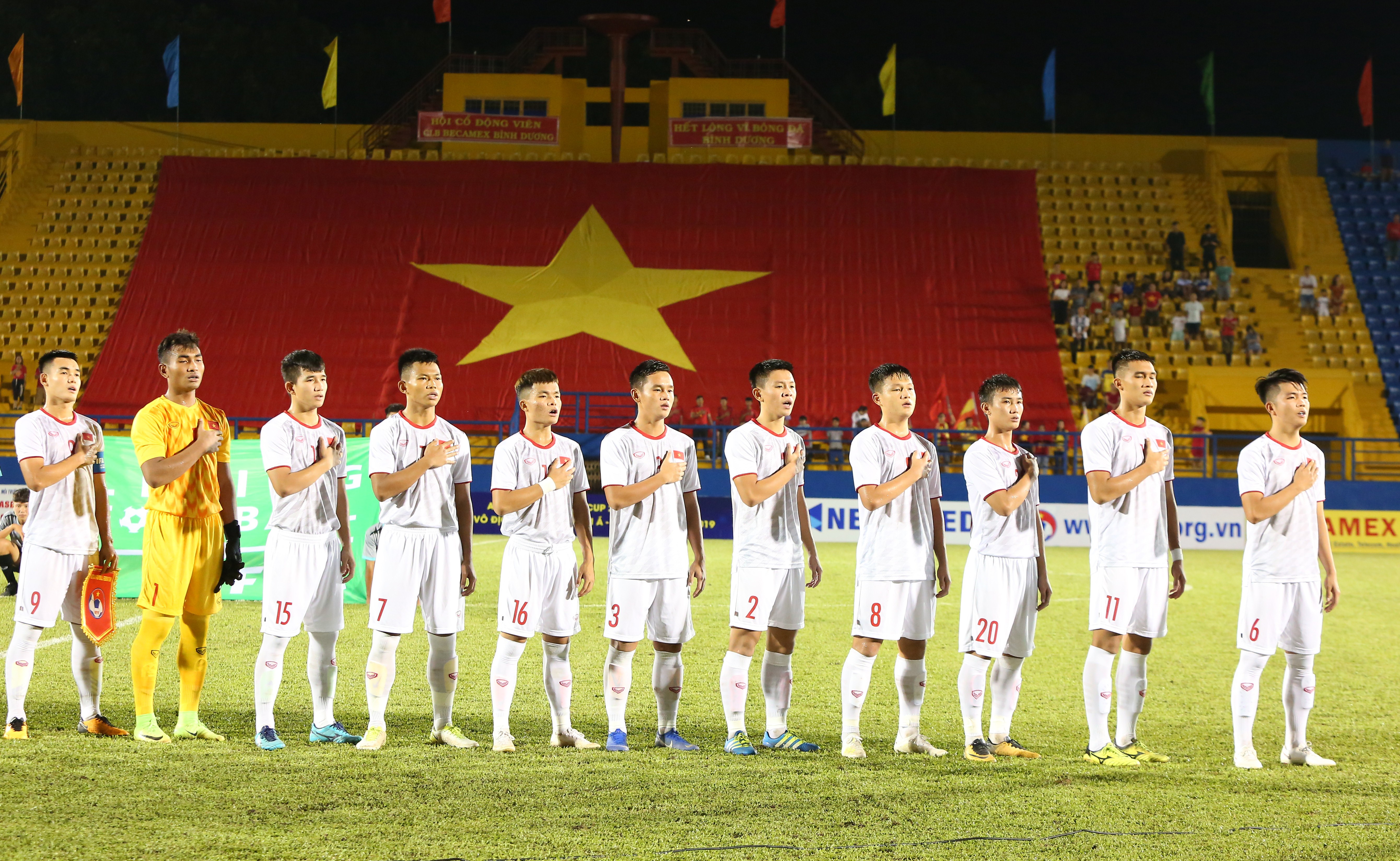 Chùm ảnh U18 Việt Nam đã bại Singapore - Bóng Đá