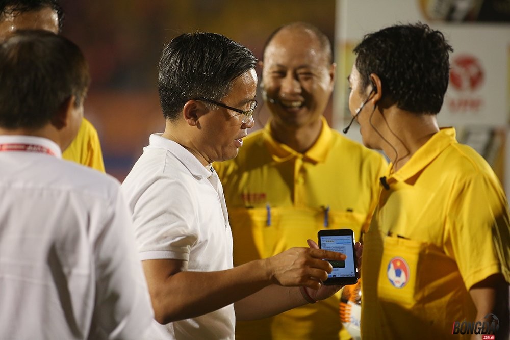 Trọng tài khiến HAGL 