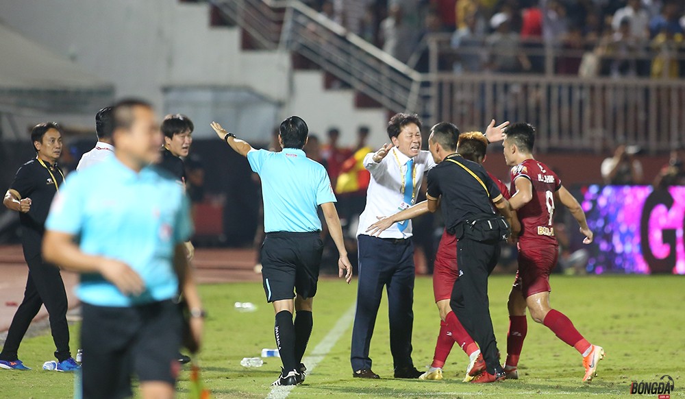 Cưa điểm với Hà Nội, duy trì ngôi nhất bảng TP.HCM nhận thưởng vượt khung - Bóng Đá