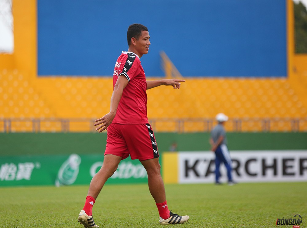 Anh Đức ghi bàn trên sân tập, HLV Bình Dương nói cậu ấy chấn thương chưa chắc đá chính - Bóng Đá