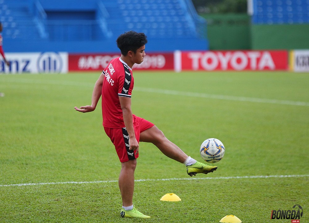 Anh Đức ghi bàn trên sân tập, HLV Bình Dương nói cậu ấy chấn thương chưa chắc đá chính - Bóng Đá